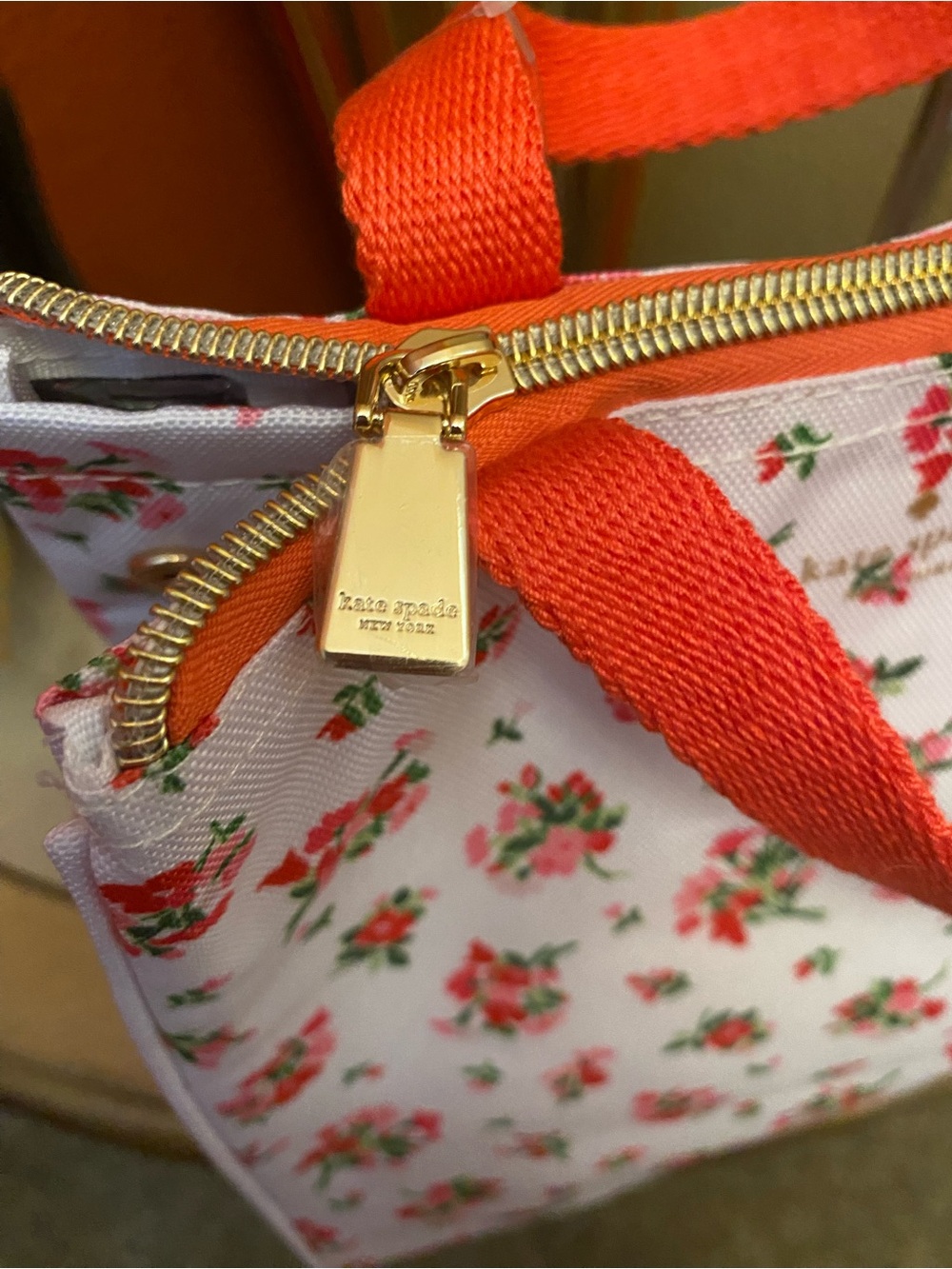 Kate Spade ♠️ New York - NEW - Flowers Red Insulated Lunch Tote - Picture 12 of 13